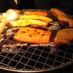 ふく家 - ふぐ尽くしコース☆焼きふぐ☆焼いてます図