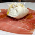 commedia - 18ヶ月熟成生ハムとブッラータチーズ