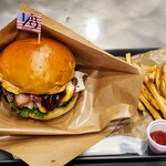 NASU CAFE TERRACE V8 - 料理写真:V8プレミアムバーガー