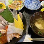 魚処 亀山 - 海鮮丼定食(特上)＝1900円