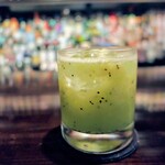 バー　アルシェ - フレッシュキウイのカクテル。ぷちぷちが快感です