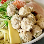 麺屋　たか - 鶏団子や鶏レアチャーシューは相性抜群です