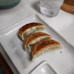 らーめん みずさわ - ギョーザ3個(ニンニク有り)￥250