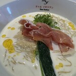 黄金の塩らぁ麺 ドゥエ イタリアン - 