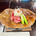 黒茶屋 - 国産牛朴葉焼