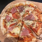 プライベート個室×肉バル バーデンバーデン - 生ハムのピザか美味しい