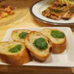 カジュアルフレンチBar 7FUKU - バゲットも美味い。