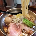 麺の風 祥気 - 冷やしド煮干しそば麺リフト