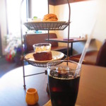 お茶とおやつ 和茶 - アフタヌーン・ティーシェルフ￥650＆水出しコーヒー￥500　（消費税８％込）