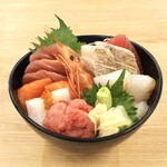 海鮮食堂ISOBA - 料理写真:海鮮丼厚切りのお刺身が８種乗った贅沢丼