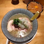 麺家 たけ田 - 魚介出汁で創る炙り鱧の冷やし塩そばと漁師が創る白イカ漬け丼