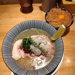 麺家 たけ田 - 魚介出汁で創る炙り鱧の冷やし塩そばと漁師が創る白イカ漬け丼