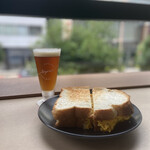 Cozy Cafe & Bar beyond - 