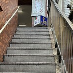 フォーシーズン - 階段上がって2階