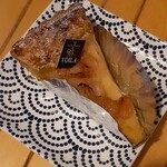 ヴォアラ洋菓子店 - まずは〜焼き桃のタルト