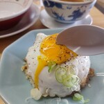 かし亀 - 黄身を崩し喰らう