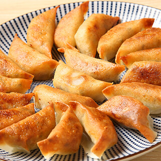 厚さ0.1mmの皮を使ったクリスピー餃子