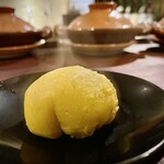 山土 - 赤子のお尻のような愛らしいフォルム　葛のプルプルとモロコシの甘味にほっこりです