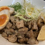 布施 細見商店 - カレーまぜそば（味玉付き）（ダブルチャーシュー）