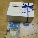 エシレ・メゾン デュ ブール - バタークリームケーキの箱