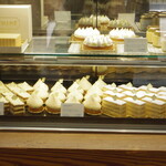 エシレ・メゾン デュ ブール - 店内のショーケース