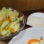 キッチン ブルー グローブ - サラダ、お新香のアップ