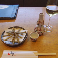 ひつまぶし名古屋備長 丸ビル店 - 突き出しは骨煎餅