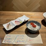 酒肴場 屯 - 海鮮丼¥500には、サワラ、ホウボウ、ヒラスズキ、ヒラマサ、シマアジ、メイチダイ、すじこ、釜揚げしらす。