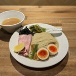 酒肴場 屯 - 【限定】冷やし塩つけ麺（がごめ昆布水×煮干出汁）¥1400