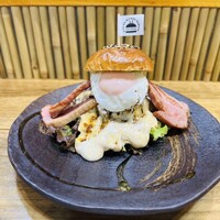 料理メニュー : KYONOMIYAKO BURGER （キョウノミヤコバーガー