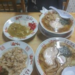 福助食堂 - 中華·半カレー(奥)￥800と中華·半チャーハン(手前)￥800