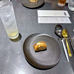 Japanese Soba Noodles 蔦 - ジントニックとバケットのアンチョビとクリームチーズ添え