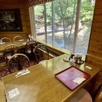 湯宿 だいいち - 爽やかなこちらの席で朝食をいただきました！