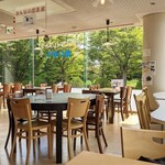 青いそら - 今日の店内、奥に5,6人の団体さんがいました