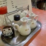 江南春 - 卓上調味料。