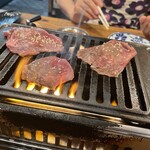 焼肉大衆酒場 真 肉焼屋 - 