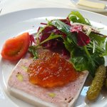 コジト - テリーヌ・ド・カンパーニュ(豚肉と鴨、フォアグラのお肉のテリーヌ)。