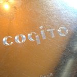 コジト - お会計には、店名が刻まれたクリストフルを使っています。