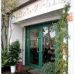 白髭のシュークリーム工房