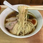 らぁ麺 大金星 - 醤油らぁ麺　麺リフト