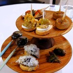 anchoa - Pinchos：（上段）トコブシ、マッシュルーム、ポテサラ、（下段）アオリイカ、鯖、鮎〈相模湾魚介スペシャルコース〉