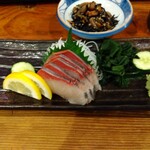 やき鳥三太郎 - はまち造り 980円(税込)(2024年8月13日撮影)