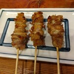 やき鳥三太郎 - 革３本 360円(税込)(2024年8月16日撮影)
