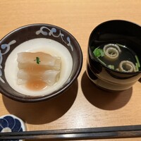 和食日和 おさけと 神楽坂 - 白芋茎の酒盗あんかけ、真鯛の潮汁が先付。オシャレ。