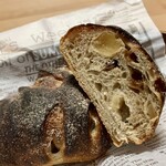 メゾン ムラタ - ピーチとレーズンのカンパーニュ ¥400