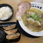 熟成醤油ラーメン 十二分屋 - 1,100円セット【鶏とハマグリのラーメン、ライス、餃子(3ケ]】