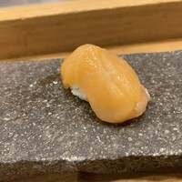 鮨処 竜敏 - 赤ホタテ