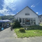 火風鼎 - 順番待ちの席にはテントとミスト、扇風機、水が用意されていて暑さの中待つ身として助かりました