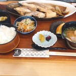 魚屋+台所 ななつや - 煮魚ランチ全容