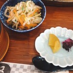 魚屋+台所 ななつや - 小鉢の酢の物とお漬物
